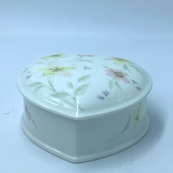 Mikasa Pastel Garden Heart Shaped Trinket Box - Picture 2 of 9